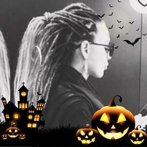 Meet your Posher, Dee